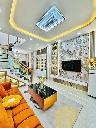 Nhà 50m2 Nguyễn Tri Phương, Q10 giá 2tỷ450. Gần cầu vượt 3/2. Hẻm 5m