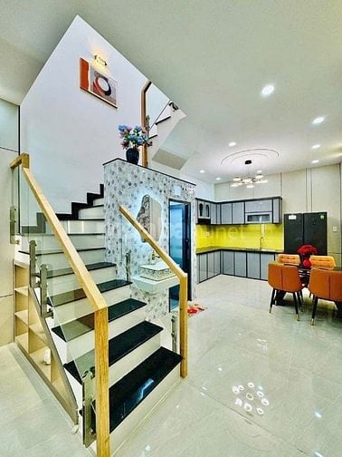Nhà 50m2 Nguyễn Tri Phương, Q10 giá 2tỷ450. Gần cầu vượt 3/2. Hẻm 5m