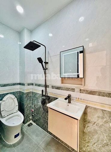 Nhà 50m2 Nguyễn Tri Phương, Q10 giá 2tỷ450. Gần cầu vượt 3/2. Hẻm 5m