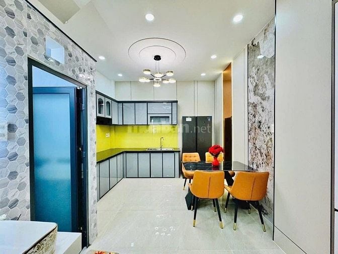 Nhà 50m2 Nguyễn Tri Phương, Q10 giá 2tỷ450. Gần cầu vượt 3/2. Hẻm 5m