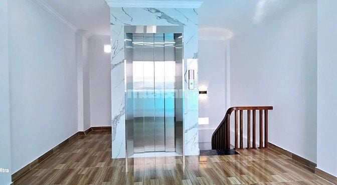 VIP nhà đẹp ngõ Giáp Bát, giá 8.6 tỷ, hơn 32m2x6T, thang máy, ở luôn 