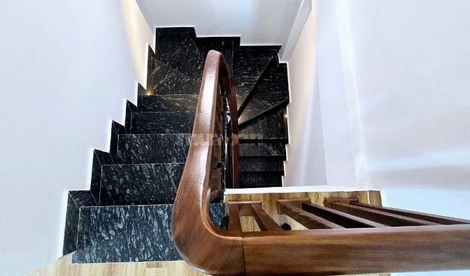 VIP nhà đẹp ngõ Giáp Bát, giá 8.6 tỷ, hơn 32m2x6T, thang máy, ở luôn 