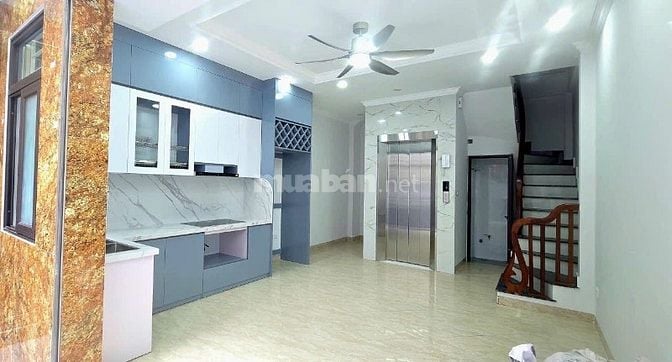 VIP nhà đẹp ngõ Giáp Bát, giá 8.6 tỷ, hơn 32m2x6T, thang máy, ở luôn 