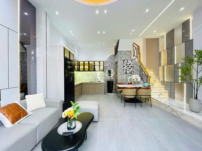 Chú Bảy Kẹt Tiền Bán Nhanh Nhà xây năm 2020 Thành Thái P.14 Q.10