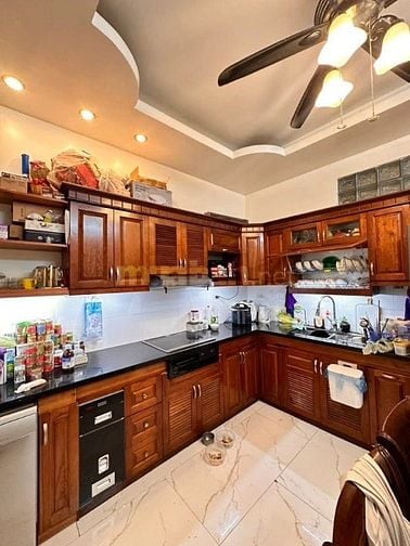 Nhà riêng này nằm ở Phường Ngọc Hà, Ba Đình, Hà Nội, với thiết kế5tầng