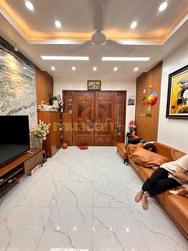 Nhà riêng này nằm ở Phường Ngọc Hà, Ba Đình, Hà Nội, với thiết kế5tầng