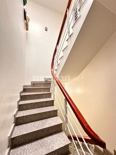 Nhà riêng này nằm ở Phường Ngọc Hà, Ba Đình, Hà Nội, với thiết kế5tầng