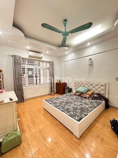 Nhà riêng này nằm ở Phường Ngọc Hà, Ba Đình, Hà Nội, với thiết kế5tầng