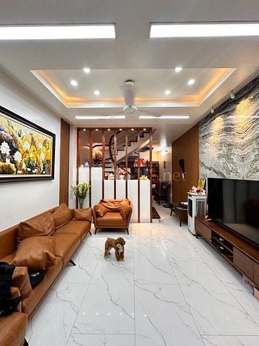 Nhà riêng này nằm ở Phường Ngọc Hà, Ba Đình, Hà Nội, với thiết kế5tầng