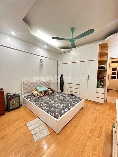 Nhà riêng này nằm ở Phường Ngọc Hà, Ba Đình, Hà Nội, với thiết kế5tầng