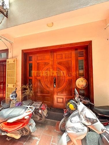 Nhà riêng này nằm ở Phường Ngọc Hà, Ba Đình, Hà Nội, với thiết kế5tầng