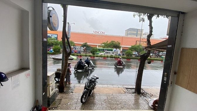 CHO THUÊ NHÀ MẶT TIỀN 102 CỘNG HÒA – ĐỐI DIỆN VINCOM TÂN BÌNH – CÓ HẦM