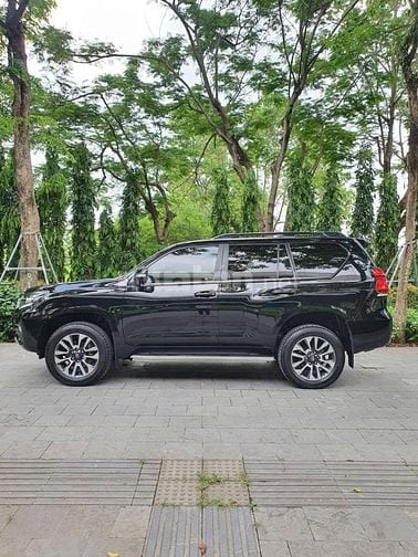 Bán Toyota Prado VX model 2022, xe cực mới, 1 chủ.