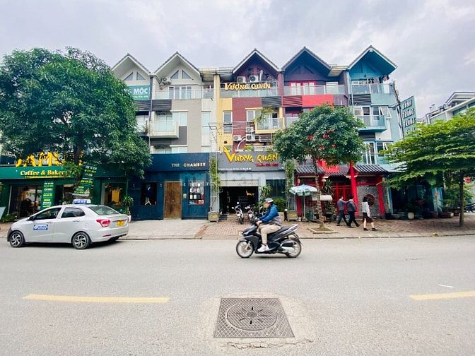 Cần bán nhà mặt phố Nguyễn Như Uyên, khu A10, Kđt Nam Trung Yên. 