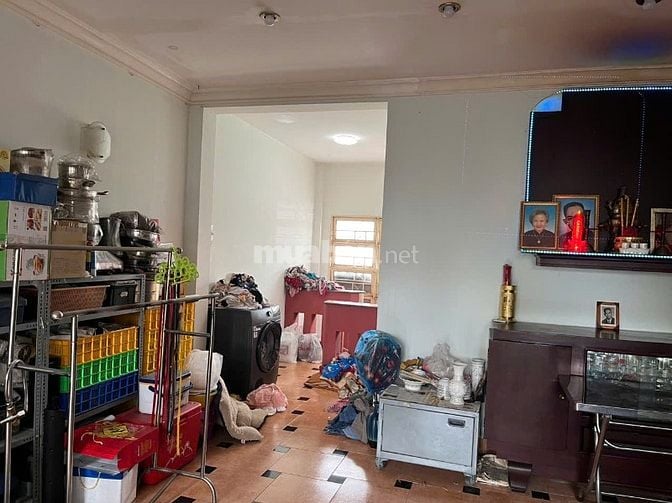 Nhà mặt tiền, khu vực sầm uất, tiện kinh doanh