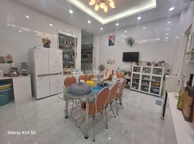 Bán nhà nở hậu 4 tầng+ST,HXH thông CMT8 TT Q10.Gần trạm Metro, 23 tỉ. 