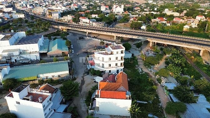 NHÀ GÓC NGÃ TƯ - 2MT ĐƯỜNG, ĐANG CÓ DÒNG TIỀN CHO THUÊ > 5 TỶ/ NĂM: 8T