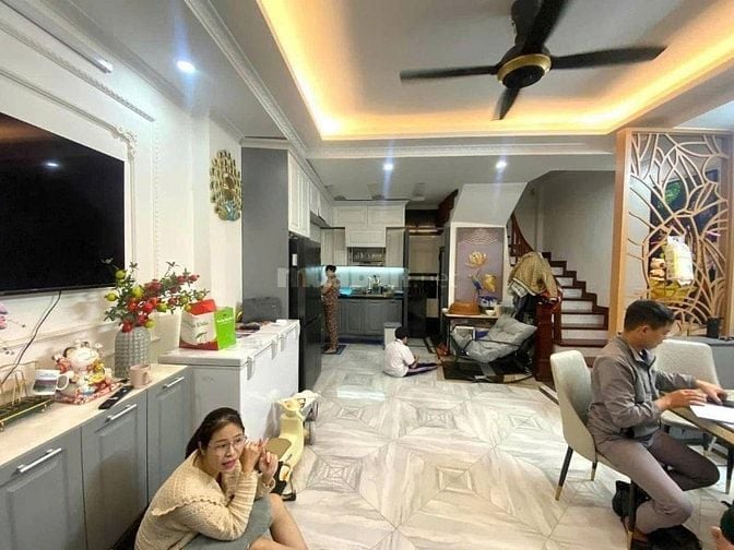 Bán nhà  Trần  Quốc  Vượng, Cầu Giấy,  6 Tầng đẹp như mơ,  10.3 TỶ, FU