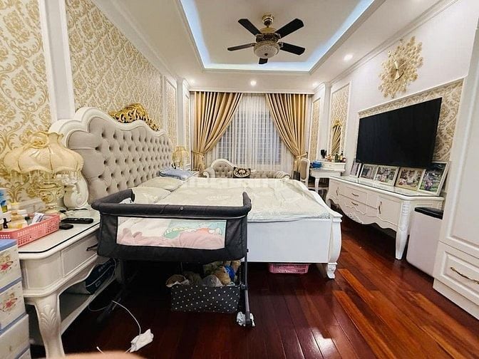 Bán nhà Thanh Nhàn, 1 nhà ra phố, thang máy, nhà 6 tầng đẹp ở luôn,