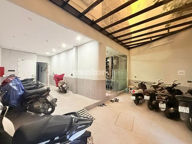 Bán nhà phố Giải Phóng 150m2, 6 tầng, thang máy, ngõ ô tô tránh, 18 ph