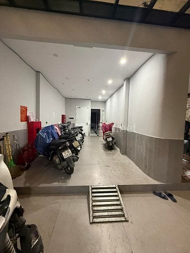 Bán nhà phố Giải Phóng 150m2, 6 tầng, thang máy, ngõ ô tô tránh, 18 ph