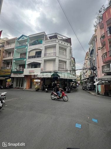 Cho thuê căn góc 2 Mặt Tiền đường hoa khu Phan Xích Long, Phú Nhuận