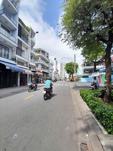 NHÀ BÁN MẶT TIỀN KINH DOANH GIA PHÚ DT(3.8X19)GIÁ 15.5 TỶ 