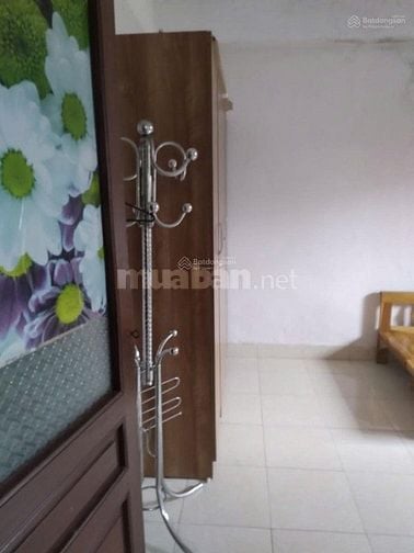 Cho thuê căn hộ tập thể khép kín gần 30 m2 tại Kim Mã Thượng