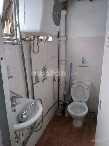 Cho thuê căn hộ tập thể khép kín gần 30 m2 tại Kim Mã Thượng