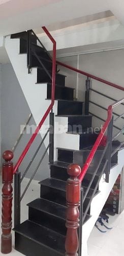 Chú Hùng cần cho thuê căn nhà 1 tháng 2tr5 ở đường giòng lớn, long an 