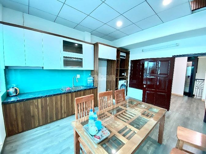 Cầu Giấy ngõ thông oto qua kinh doanh sầm uất. Nhà đẹp thang máy.