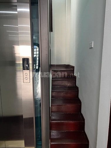 Cầu Giấy ngõ thông oto qua kinh doanh sầm uất. Nhà đẹp thang máy.