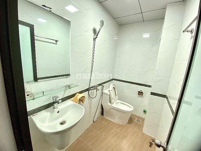 Cầu Giấy ngõ thông oto qua kinh doanh sầm uất. Nhà đẹp thang máy.