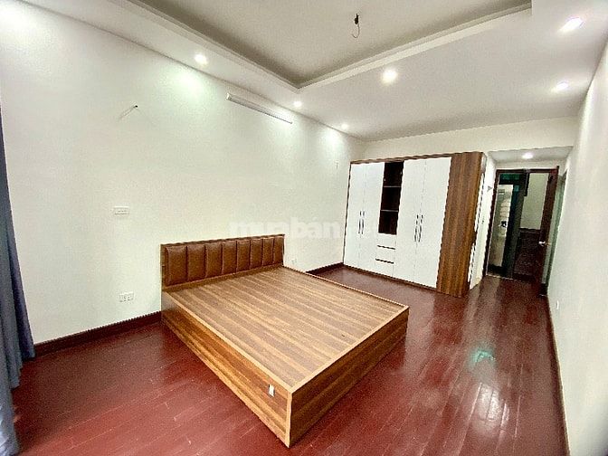 Cầu Giấy ngõ thông oto qua kinh doanh sầm uất. Nhà đẹp thang máy.