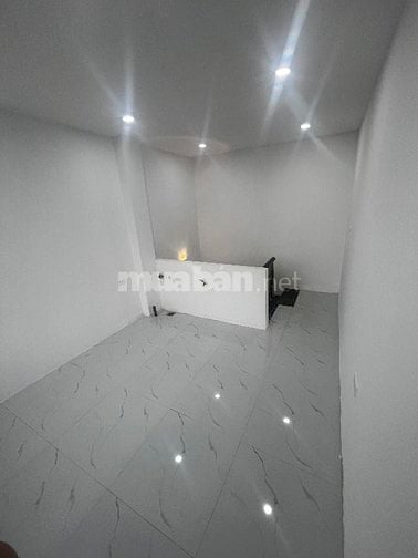 Bán nhà riêng 4 tỷ, 20m2 x 5 tầng ở Nguyên Khiết, Phúc Tân, Hoàn Kiếm
