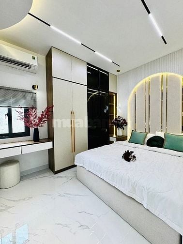 CHỦ ĐI NƯỚC NGOÀI BÁN GẤP NHÀ TẠ UYÊN, P12, Q5 . Chỉ 3.54 TỶ, HẺM 5m. 