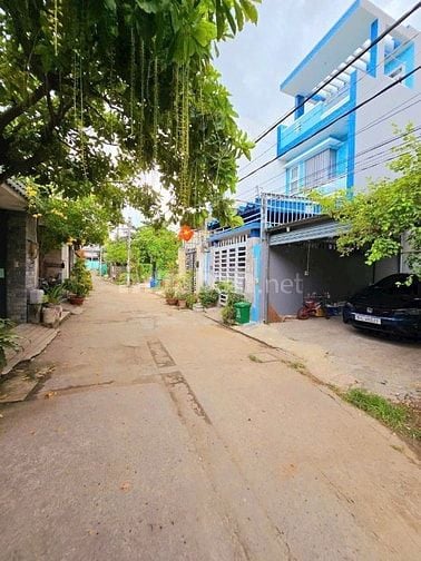 Bán nhà 1 trệt 1 lầu hẻm xe đường Nguyễn Xiển, phường Long Thạnh Mỹ. 