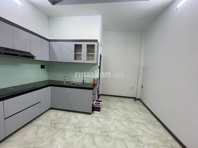 Bán nhà 1 trệt 1 lầu hẻm rộng 6m đường Đình Phong Phú, sổ hồng riêng