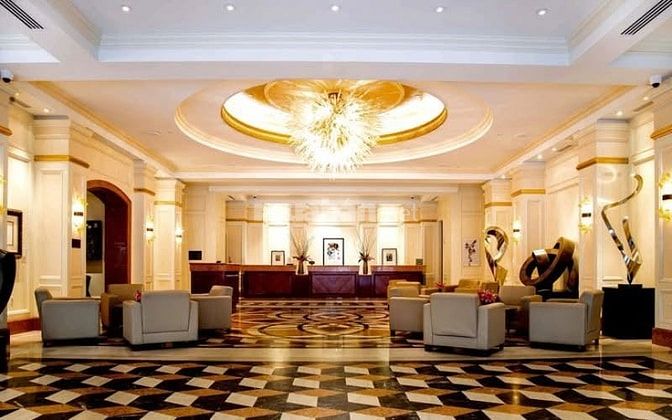 Cho thuê nhà mặt phố Trần Hưng Đạo, 125m2 x 8T, Lô góc 2 MT 