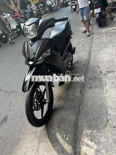 xe còn mới cứng, mùa chỉ đổ xăng vào chạy