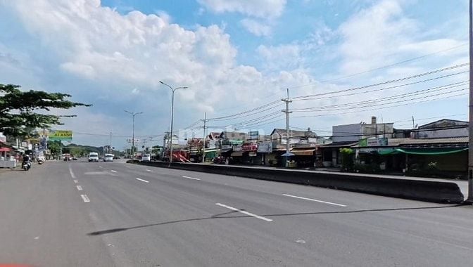 Mặt tiền Quốc Lộ 51, trước sân bay Long Thành, dt 100mx80m, giá 65 tỷ