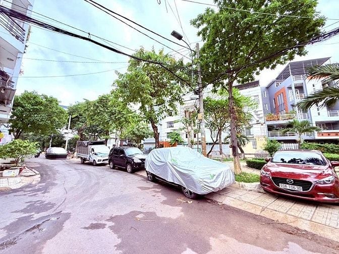Hẻm8m-Nhà-khu-vip-đường-số-59-gò-vấp-4-tầng-xe hơi ngủ trong nhà .