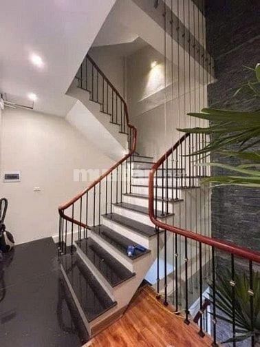 NHÀ ĐẸP HOÀNG MAI, BA BƯỚC RA PHỐ, THÊM NƯỚC SON ĐẸP LONG LANH