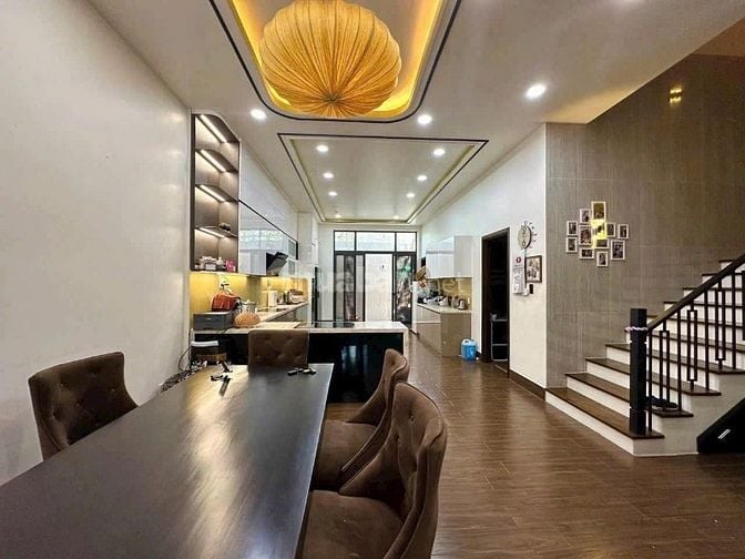 Bán nhà 02 tầng (ngang 8m-dài 20m) gần Chợ Bình Tây Quận 6 giá 2,5 tỷ