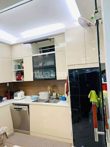 Yên Hoà, sổ vuông đét, vài bước ra phố, nhà đẹp bê tông b5