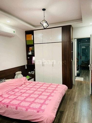 Yên Hoà, sổ vuông đét, vài bước ra phố, nhà đẹp bê tông b5