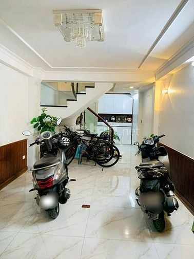 Yên Hoà, sổ vuông đét, vài bước ra phố, nhà đẹp bê tông b5