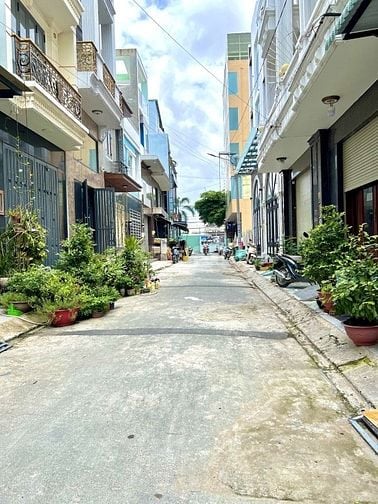 Ngay Tỉnh Lộ 10, Nhà 5 Tầng, 57m2, Ngang 7,2m, HXH 6m, SHR,Chỉ 4,9Tỷ
