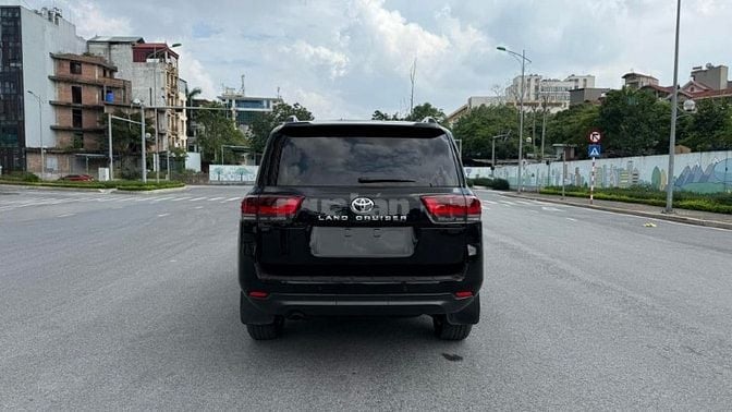 Bán Toyota Land Cruiser LC300 sản xuất 2023.