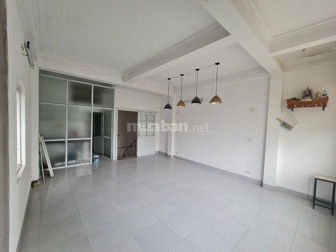 Cho thuê toà nhà mặt phố 333 Nguyễn Khang Cầu Giấy (có thương lượng)